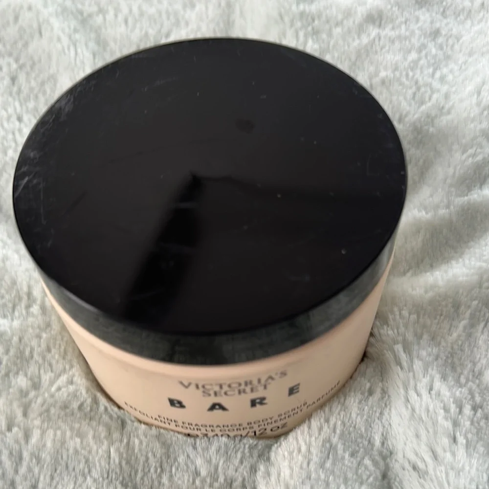 Victoria's Secret Cream and Black Exfoliant Scrub